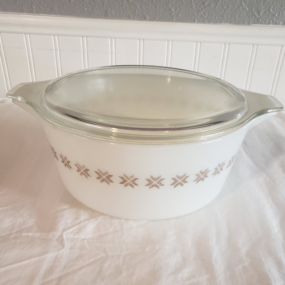 Vintage PYREX 2 1/2 Quart Casserole Dish w/ Glass Lid